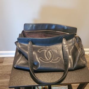 CHANEL Black Shoulder Bag